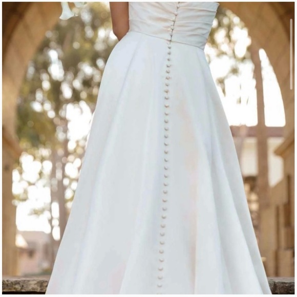 Essense of Australia Wedding Dress (D3794) - Picture 6 of 12